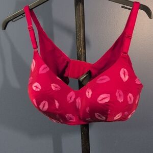 Playful Red Kiss Print Bra